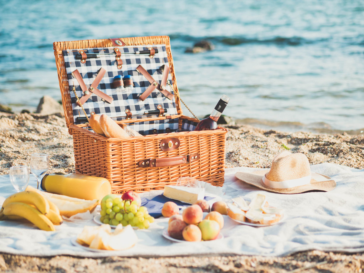 11-best-beach-picnic-essentials-available-amazon.jpg